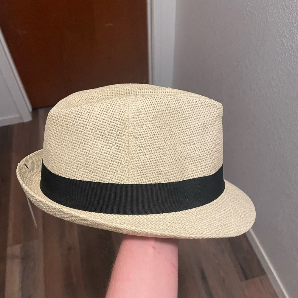 Faux straw fedora hat, bought but never wore. New with tags. Size Large.